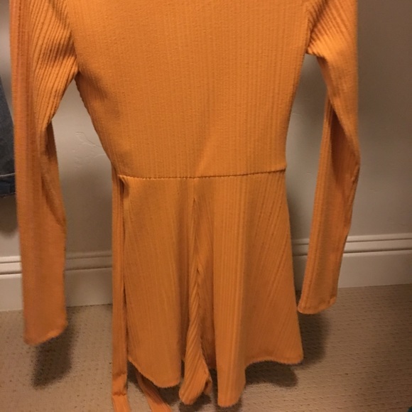 Urban outfitters brand new tags on romper - Picture 3 of 3